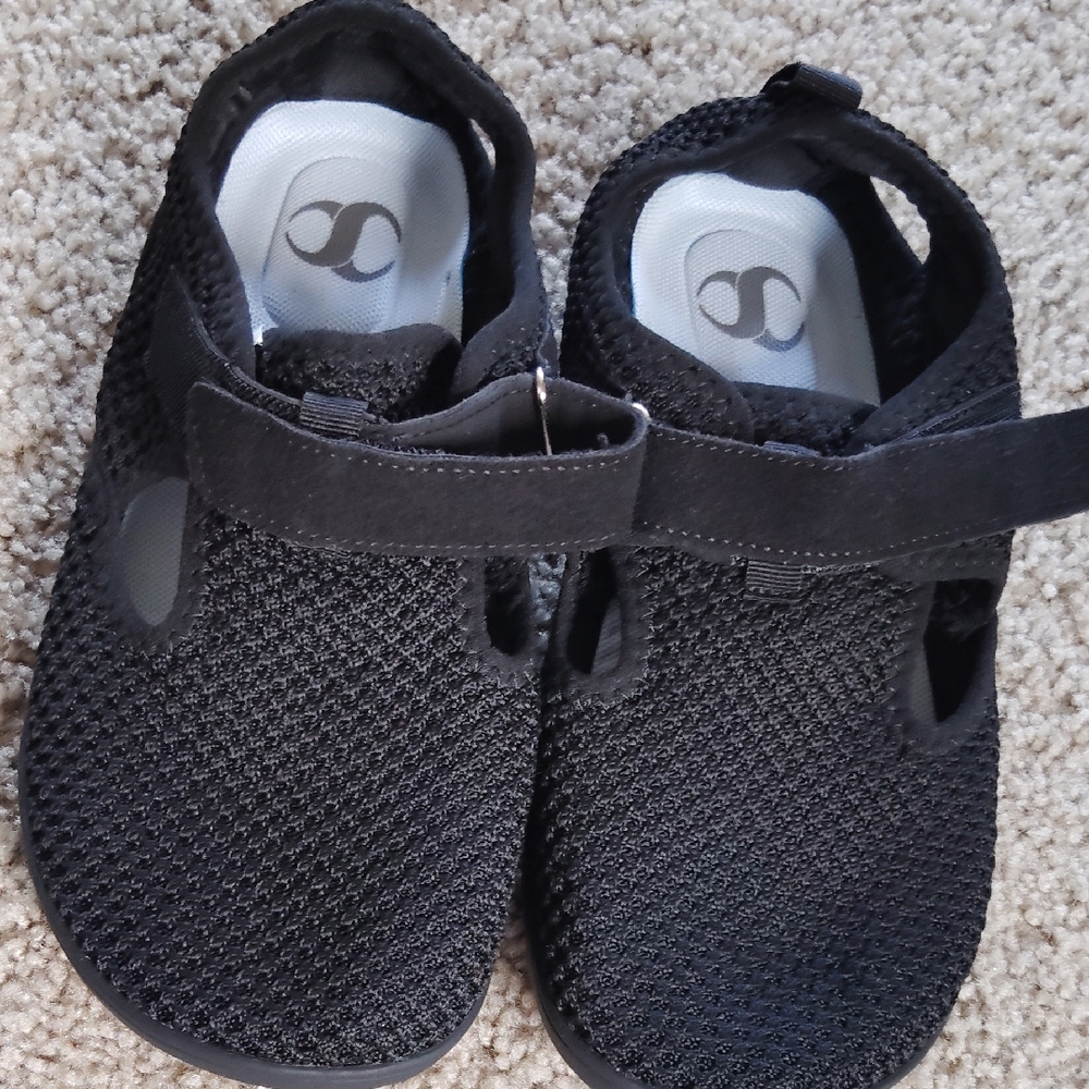 Women's  Black Barefoot Mesh Shoes, Wide 7, NEW